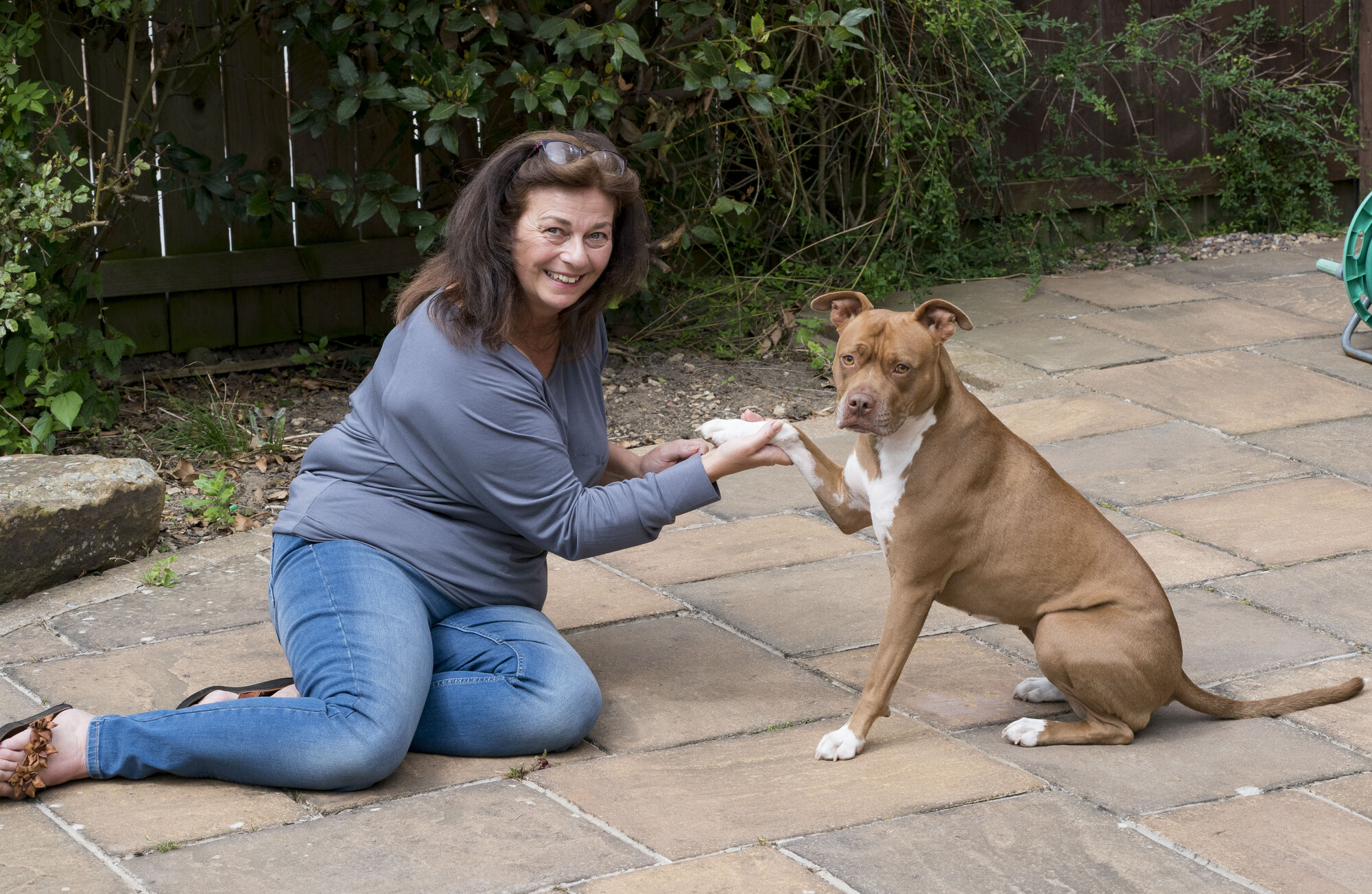 Lola giving Anita her paw
