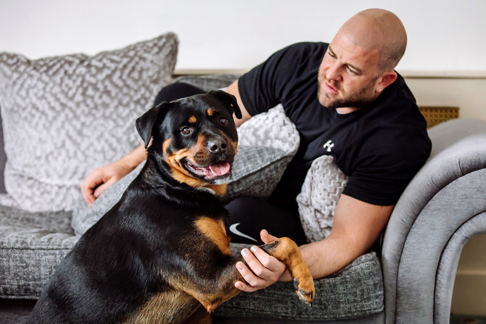 Kaiser gives Ross his paw