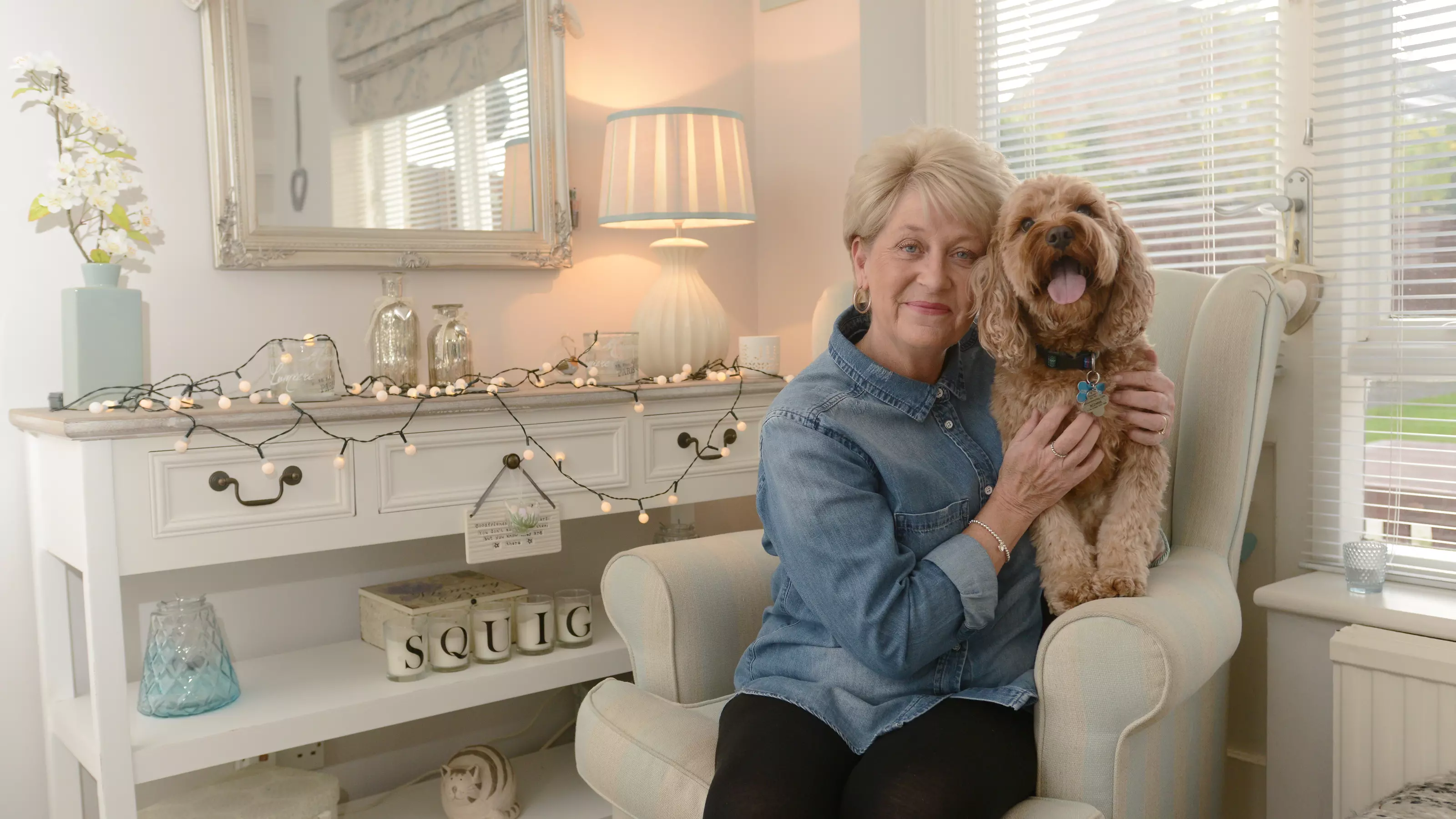Dusty and Julie cuddle up on th esofa